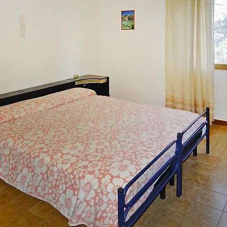 Apartment Home, Solanas