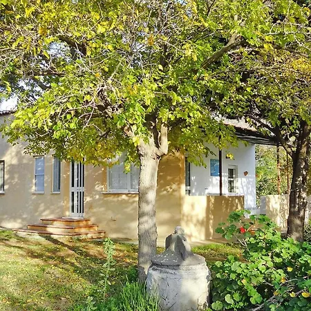 Home, Apartmán *